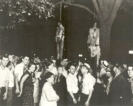 Le lynchage d'Abram Smith et Thomas Shipp à Marion, Indiana, le 07 aoüt 1930, © studio photographer Lawrence Beitler/ The Indiana Hisorical Society.