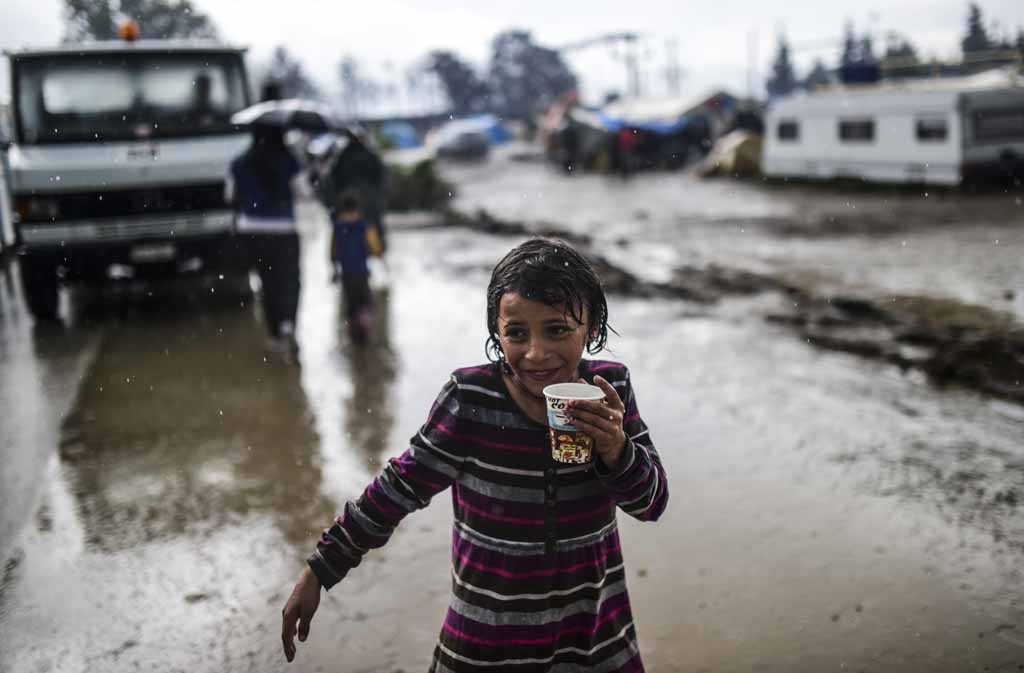 Un jour de pluie dans le camp de fortune (AFP / Bulent Kilic)