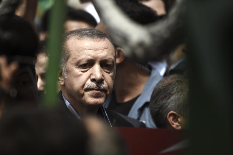 Le président turc Recep Tayyip Erdogan, lors des funérailles des victimes du putsch manqué, le 17 juillet 2016 à Ankara.   PHOTO / AFP/ ARIS MESSINIS